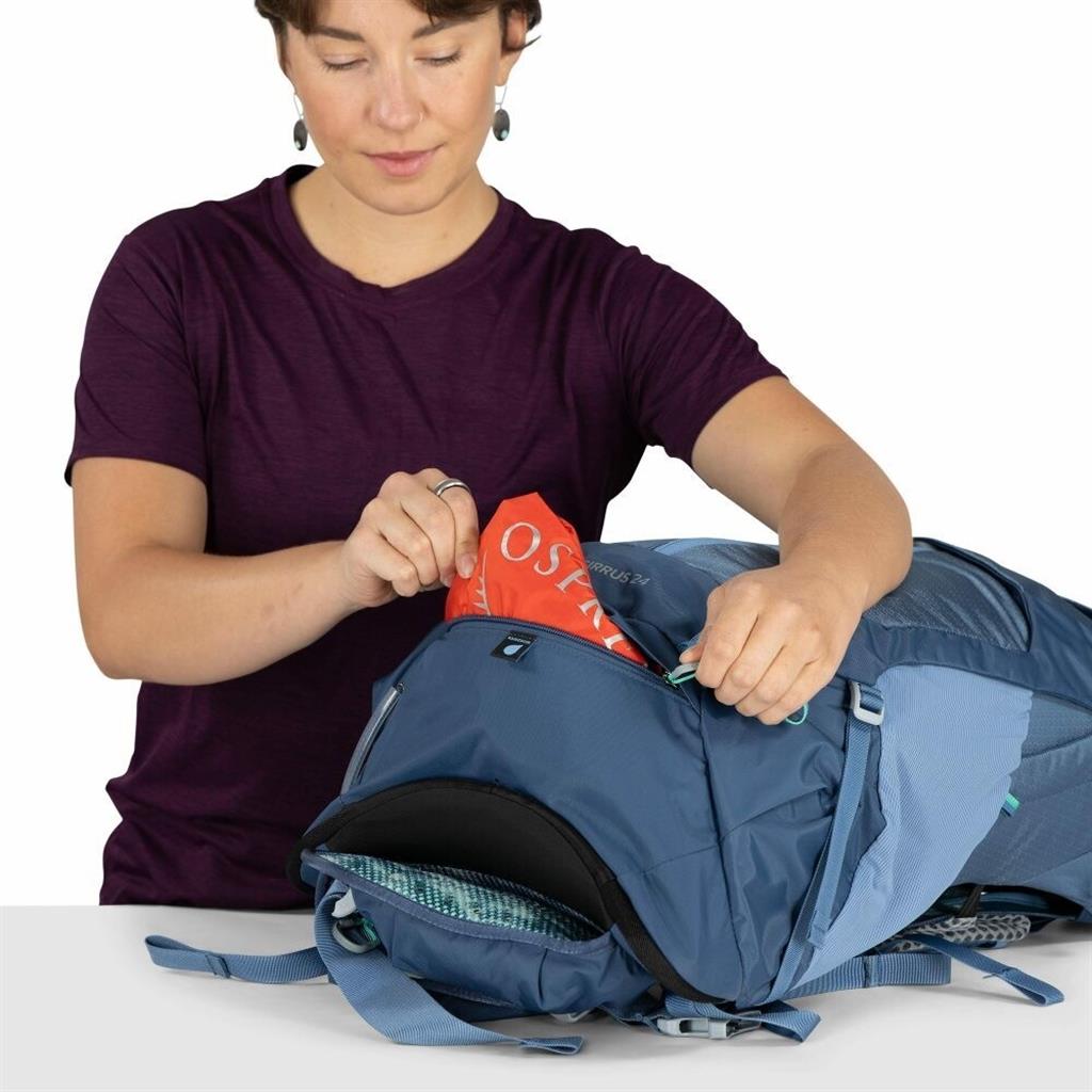 sirrus24_s26_detail1_sevresblue_hires