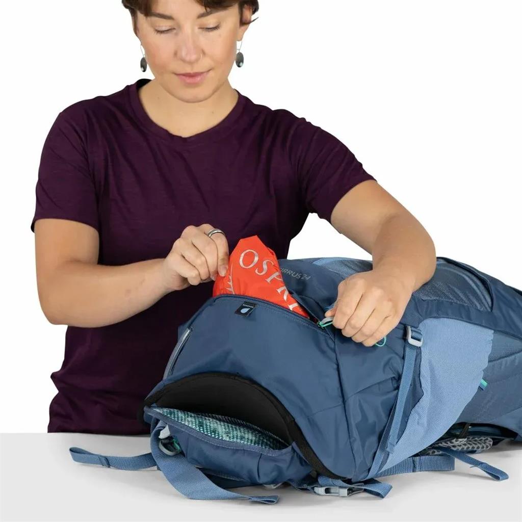 sirrus24_s26_detail1_sevresblue_hires